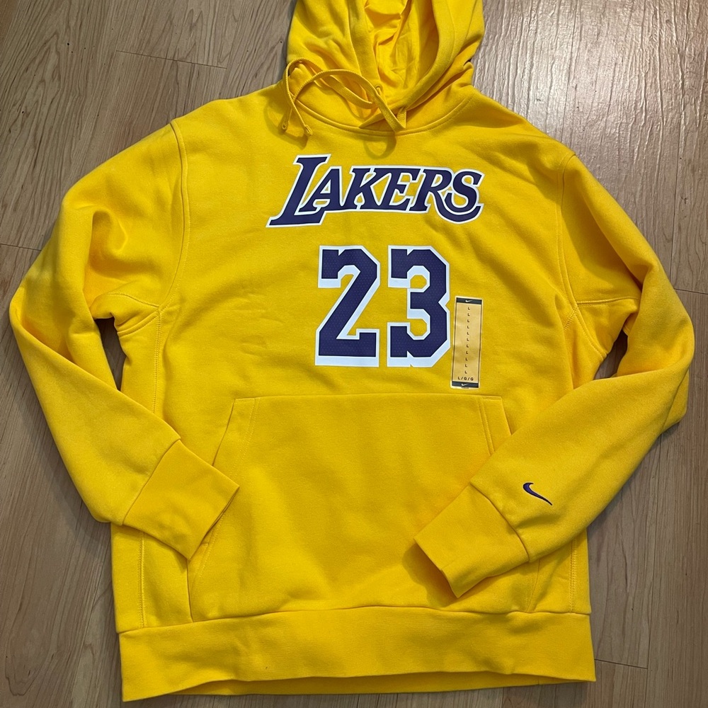 Lakers Essential
Men's Nike NBA Hoodie - Lebron James